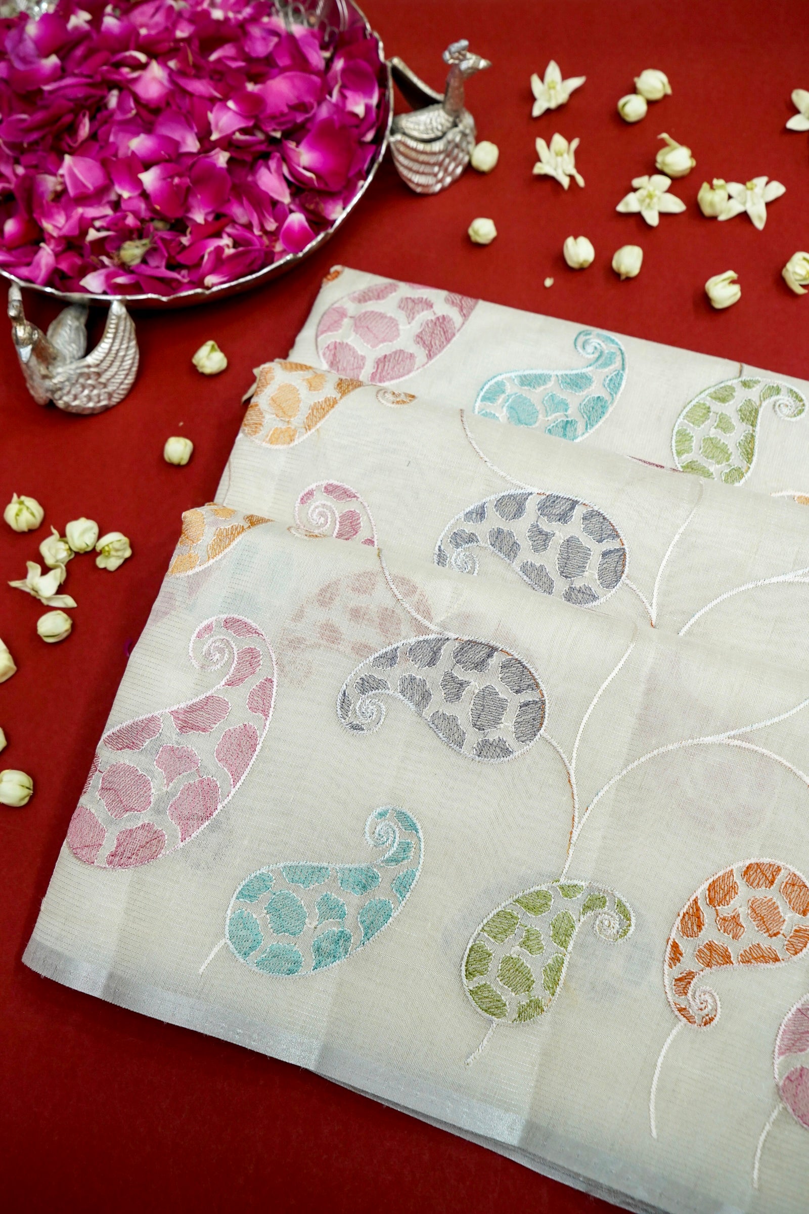 Linen Saree with Paisley Embroidery – Off White