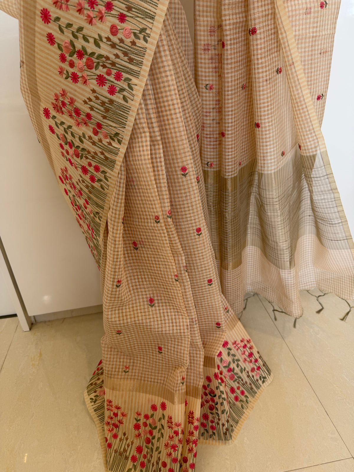 Checks Linen Tissue Saree with Embroidery -Pink