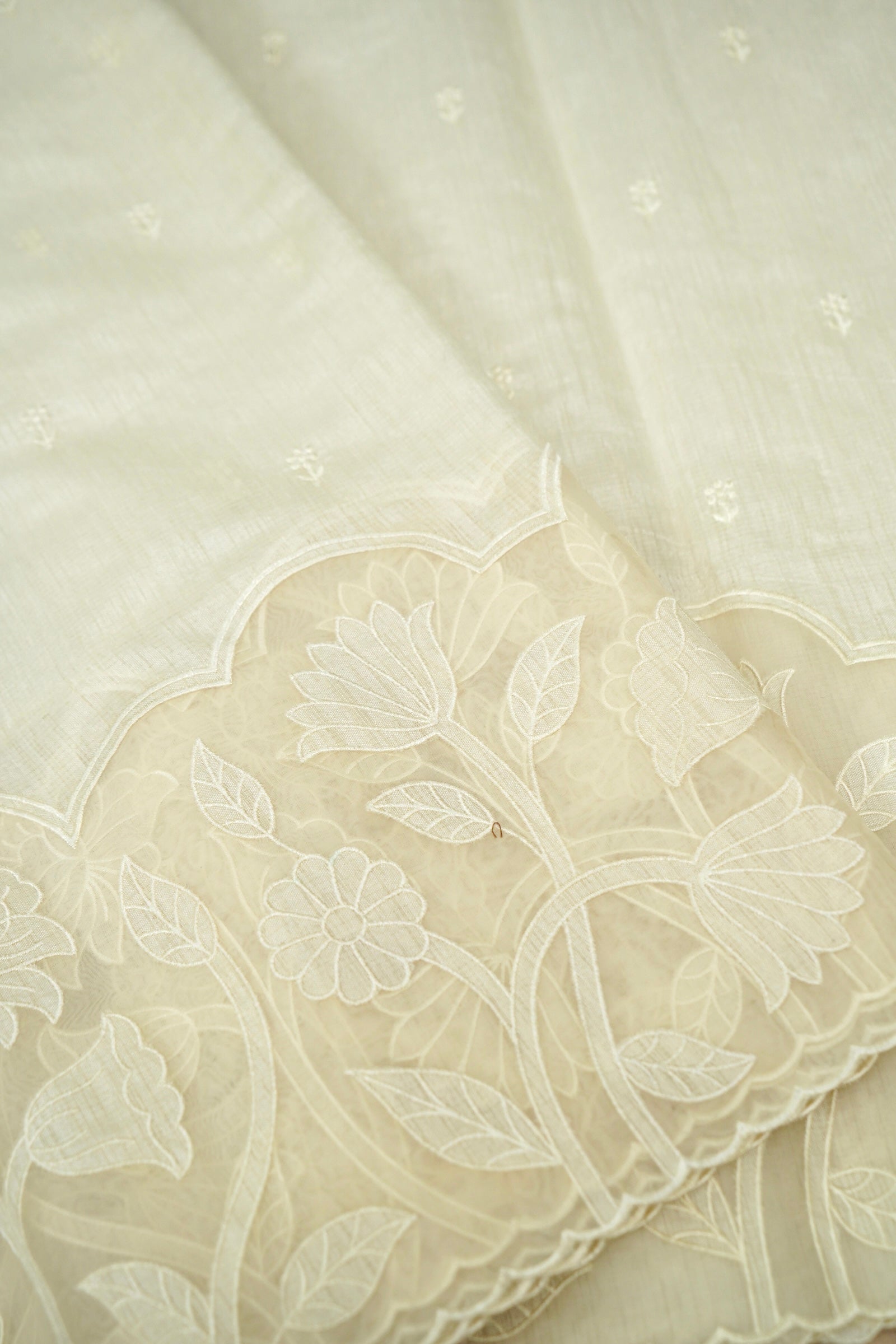 Linen Saree with Appliqué Work – Ivory Cream