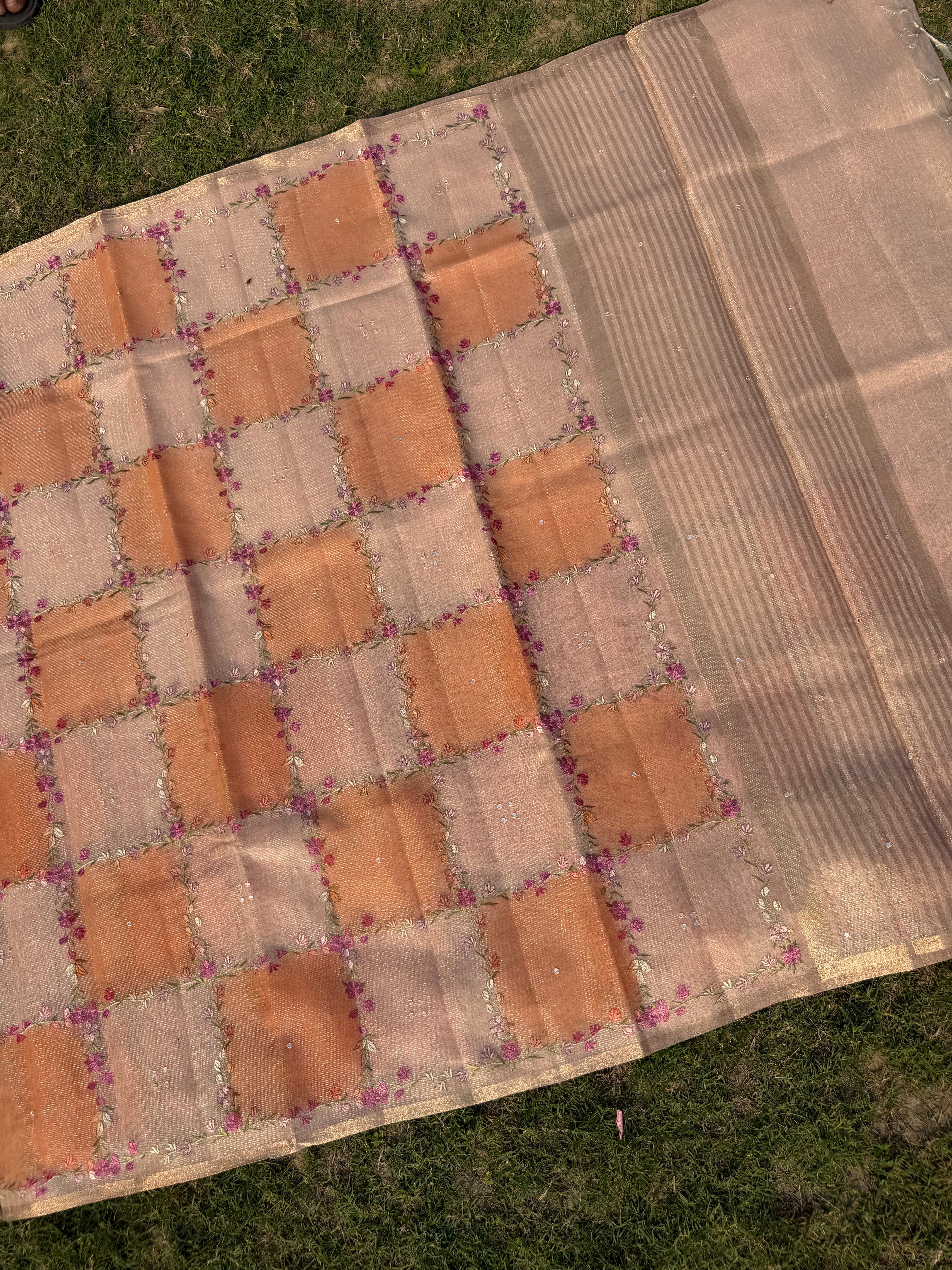 Rangkaat Linen Tissue with Flower
Embroidery - Peach