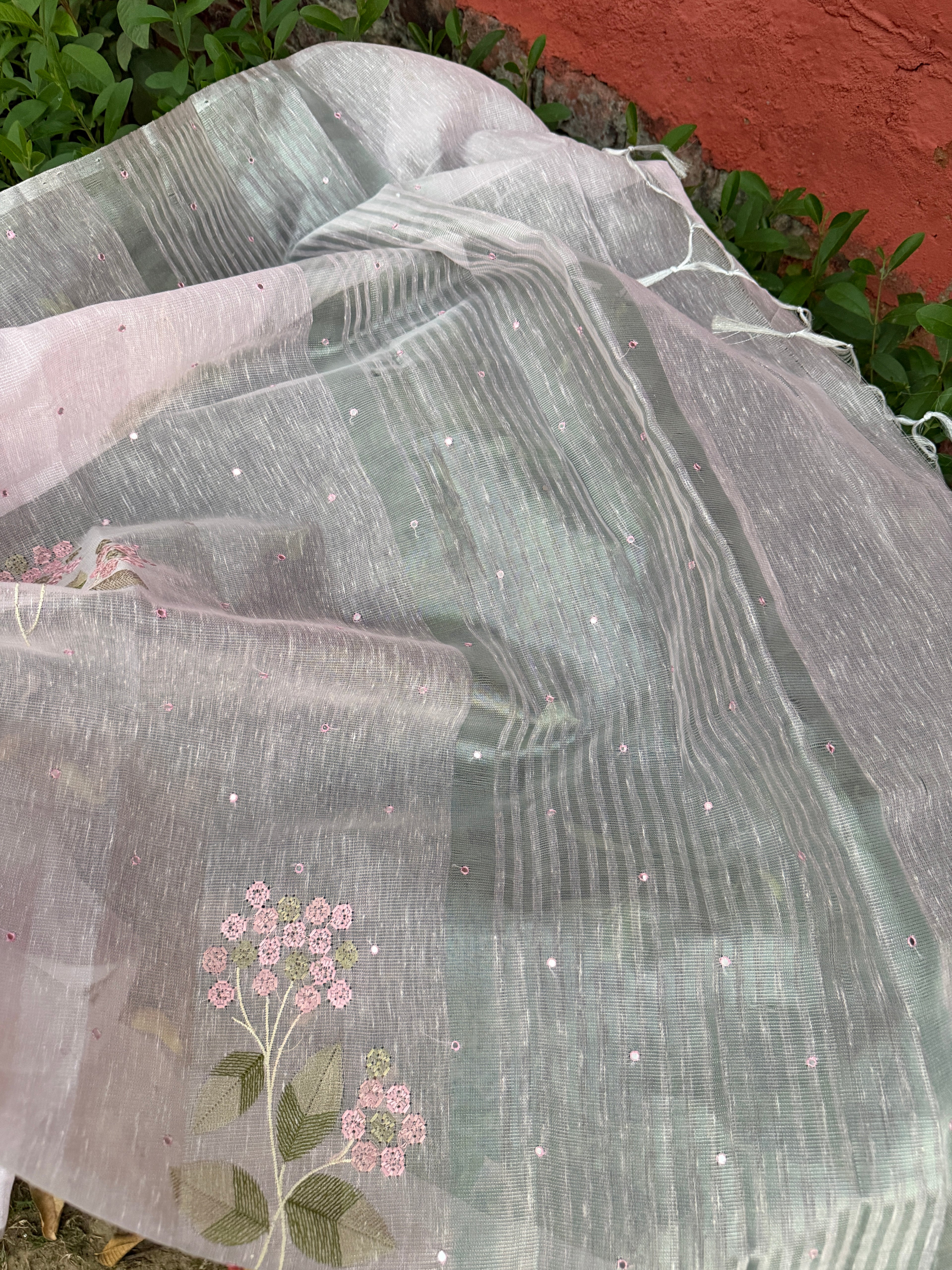 Linen Saree Floral Embroidery with Mirror Work – Blush Pink