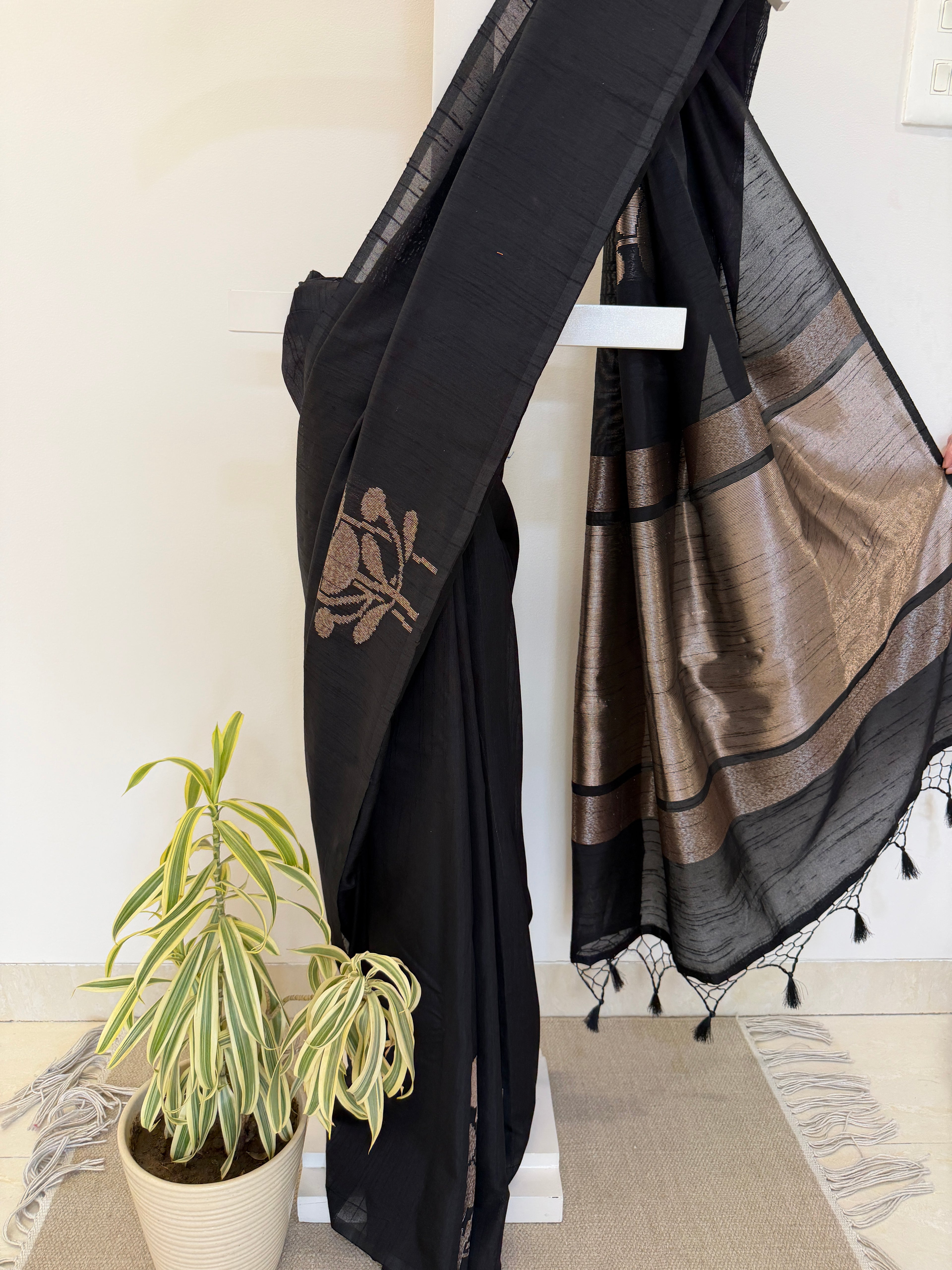 Handloom Raw Silk Saree - Black