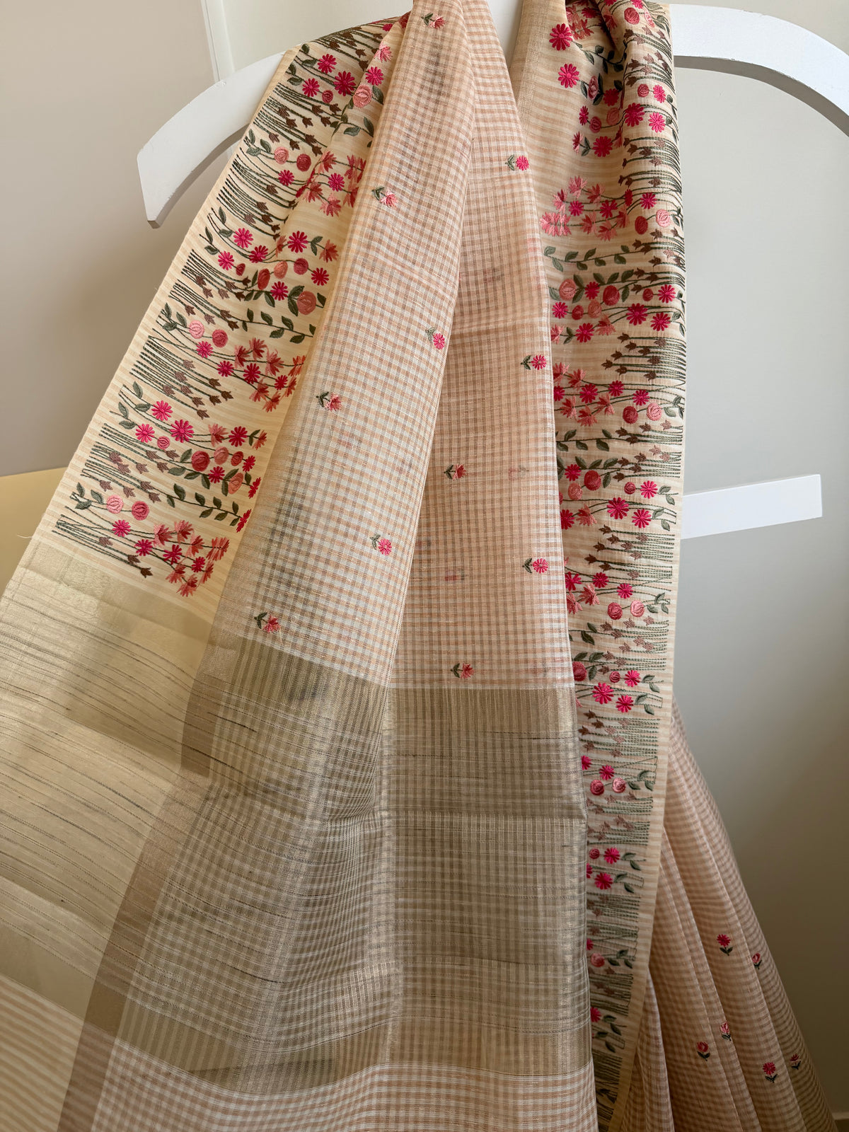 Checks Linen Tissue Saree with Embroidery -Pink
