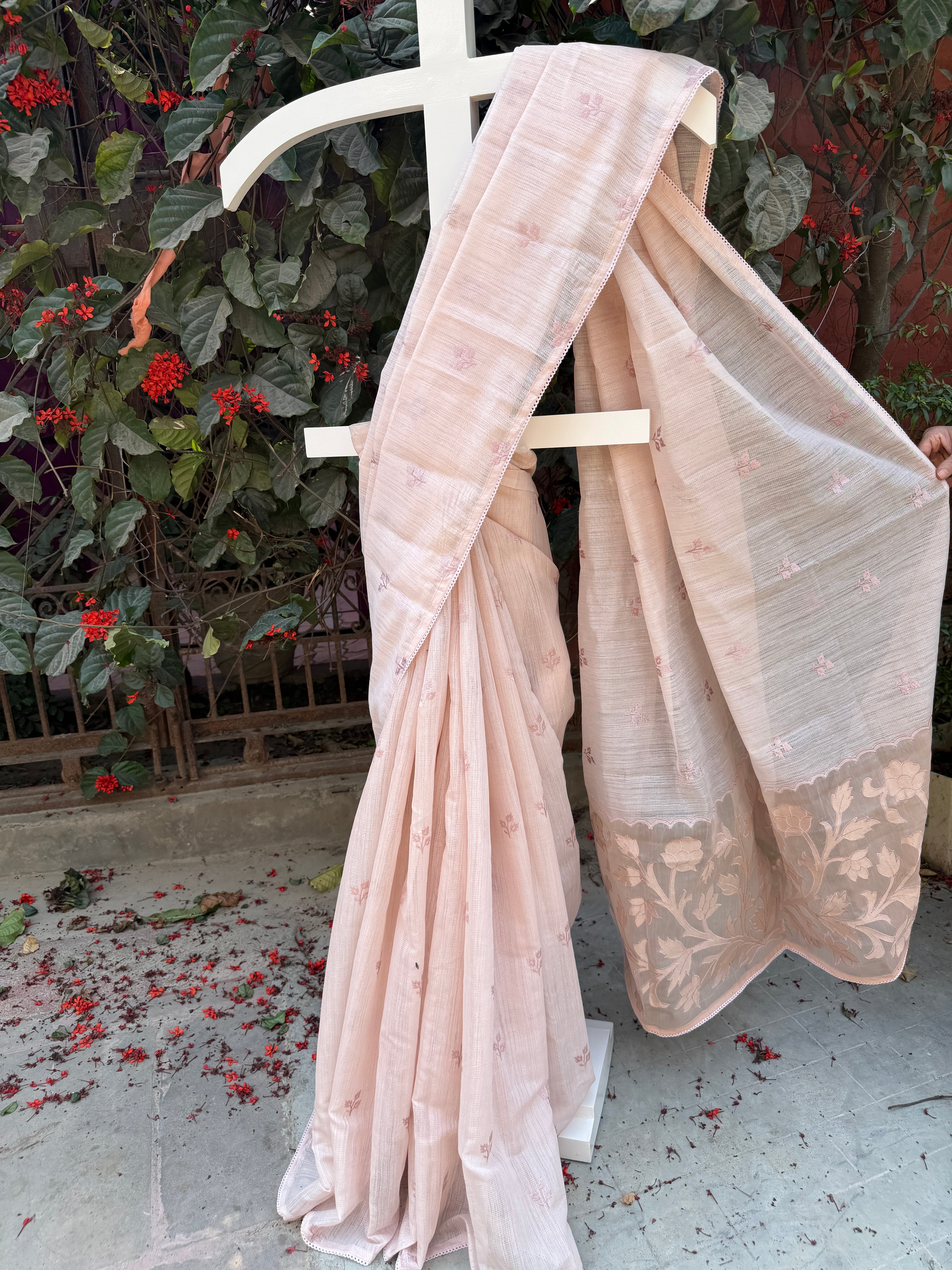 Linen Saree with Appliqué Pallu & Embroidered Body – Peach