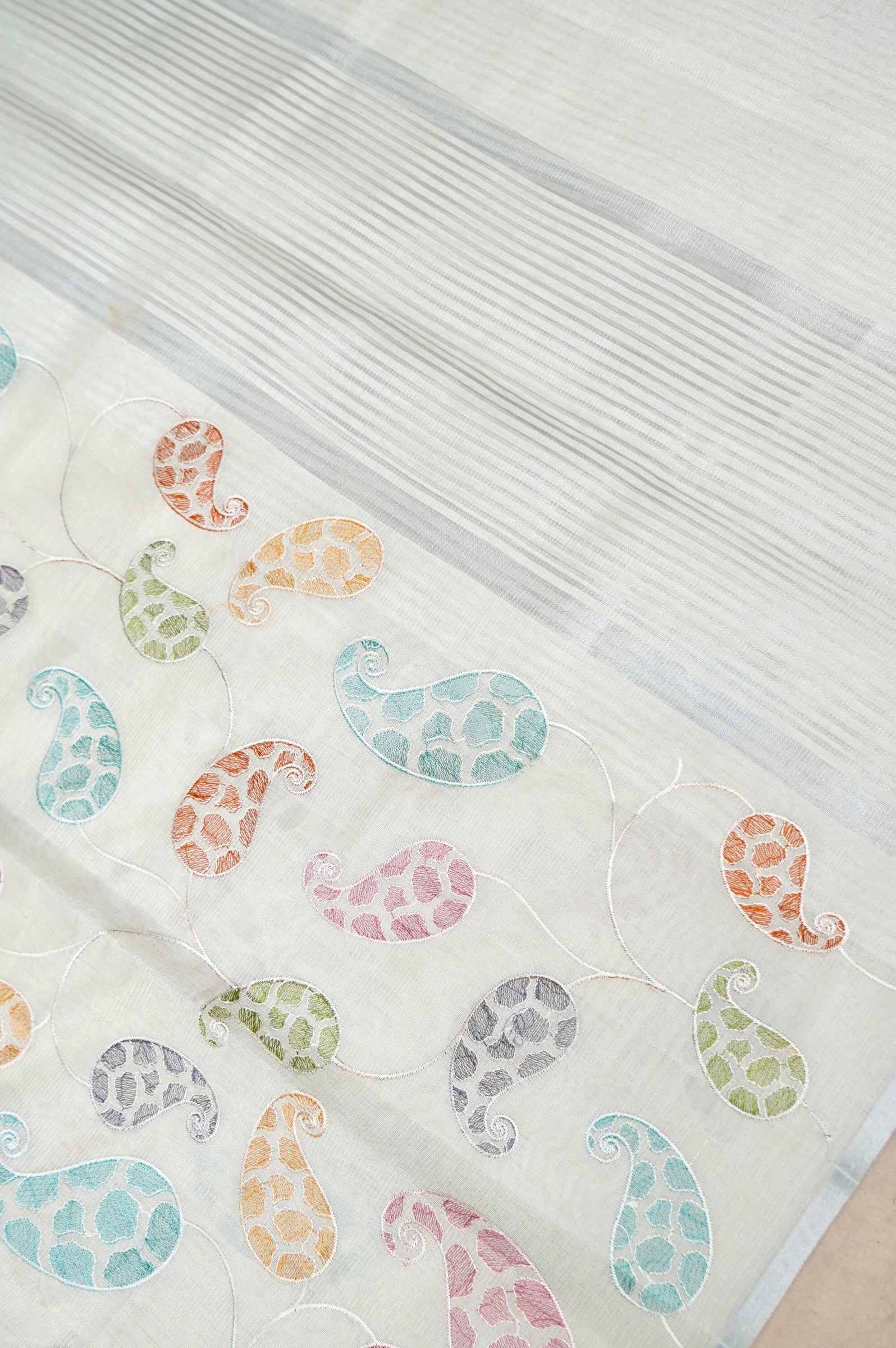 Linen Saree with Paisley Embroidery – Off White