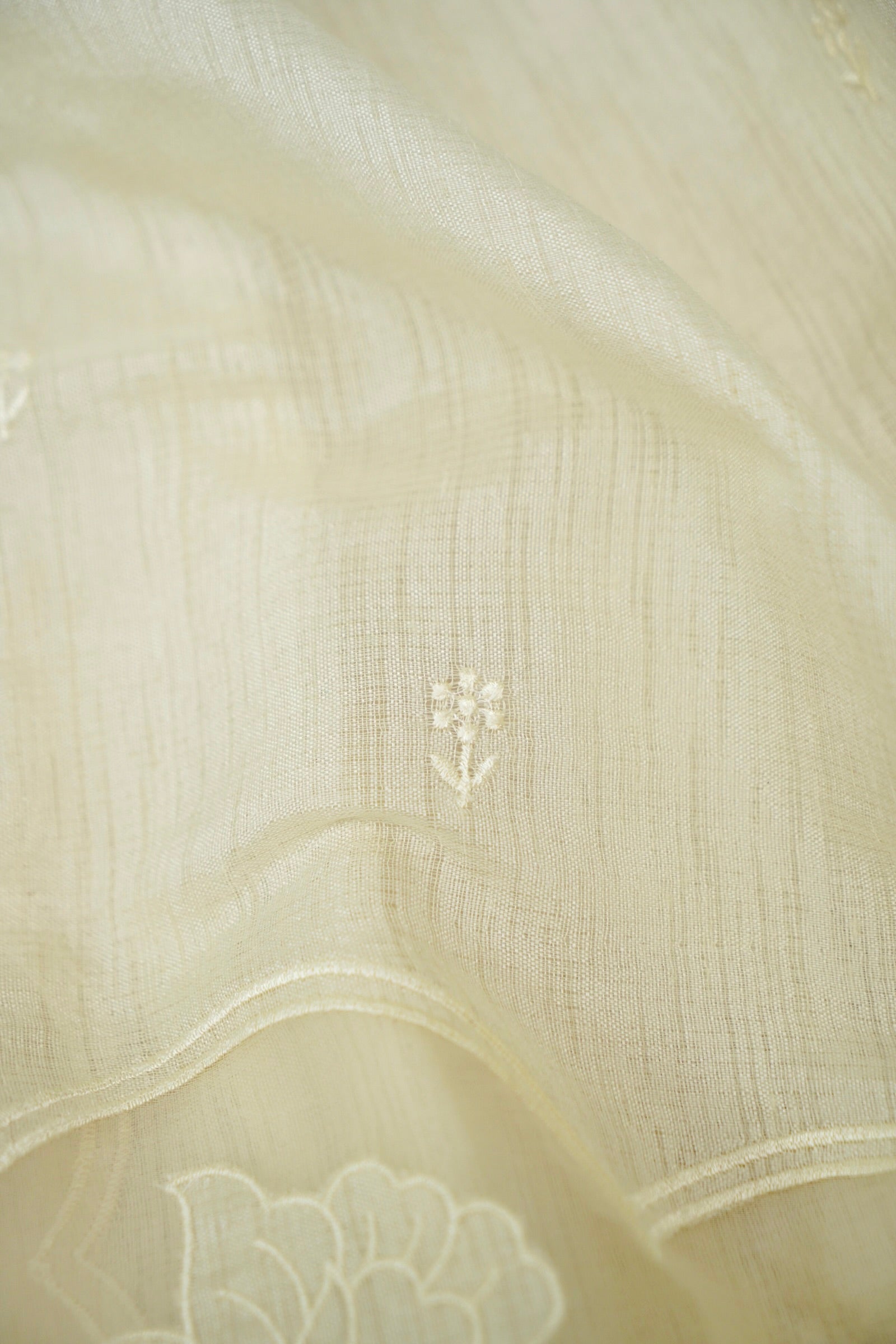 Linen Saree with Appliqué Work – Ivory Cream