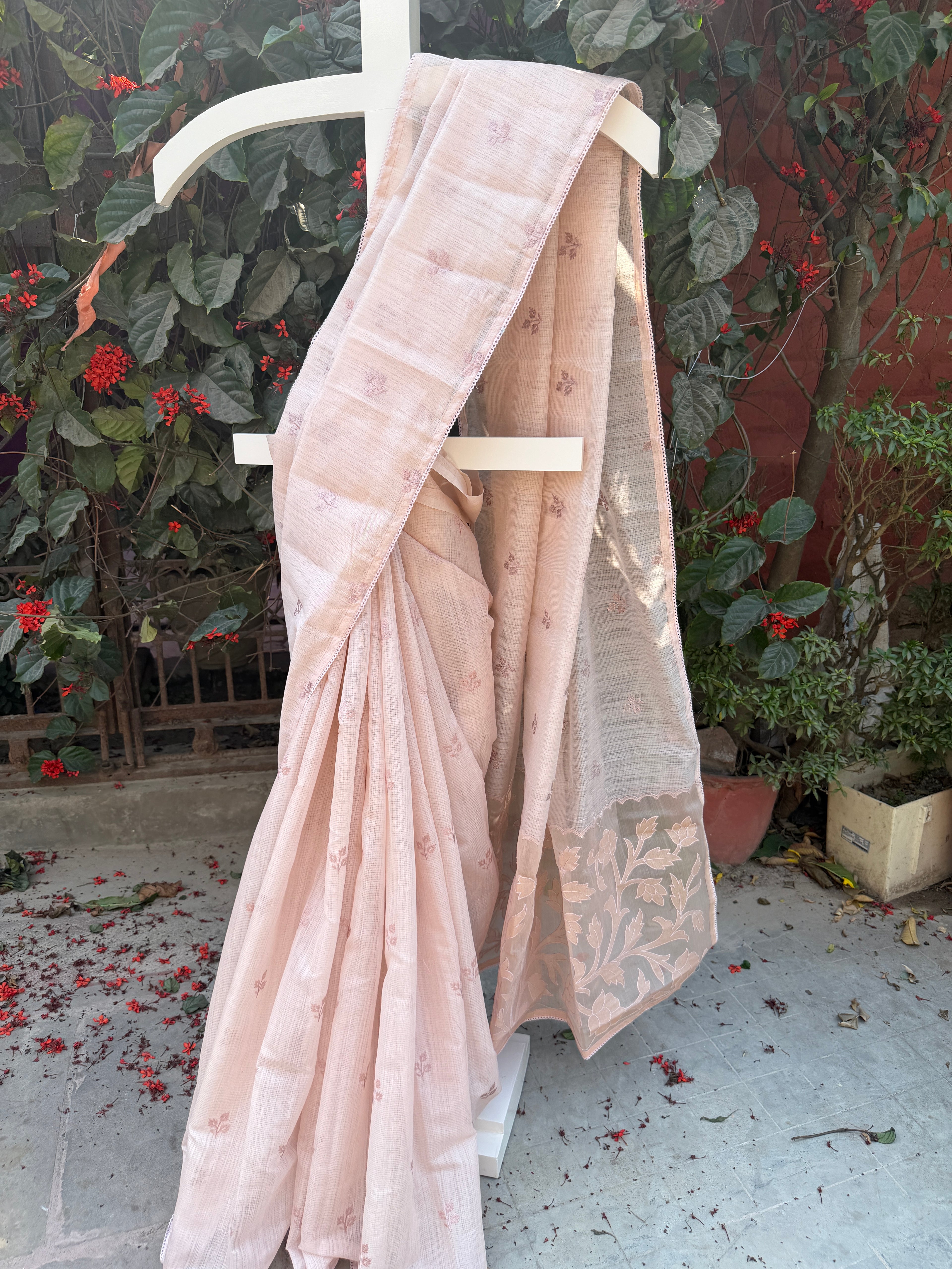 Linen Saree with Appliqué Pallu & Embroidered Body – Peach