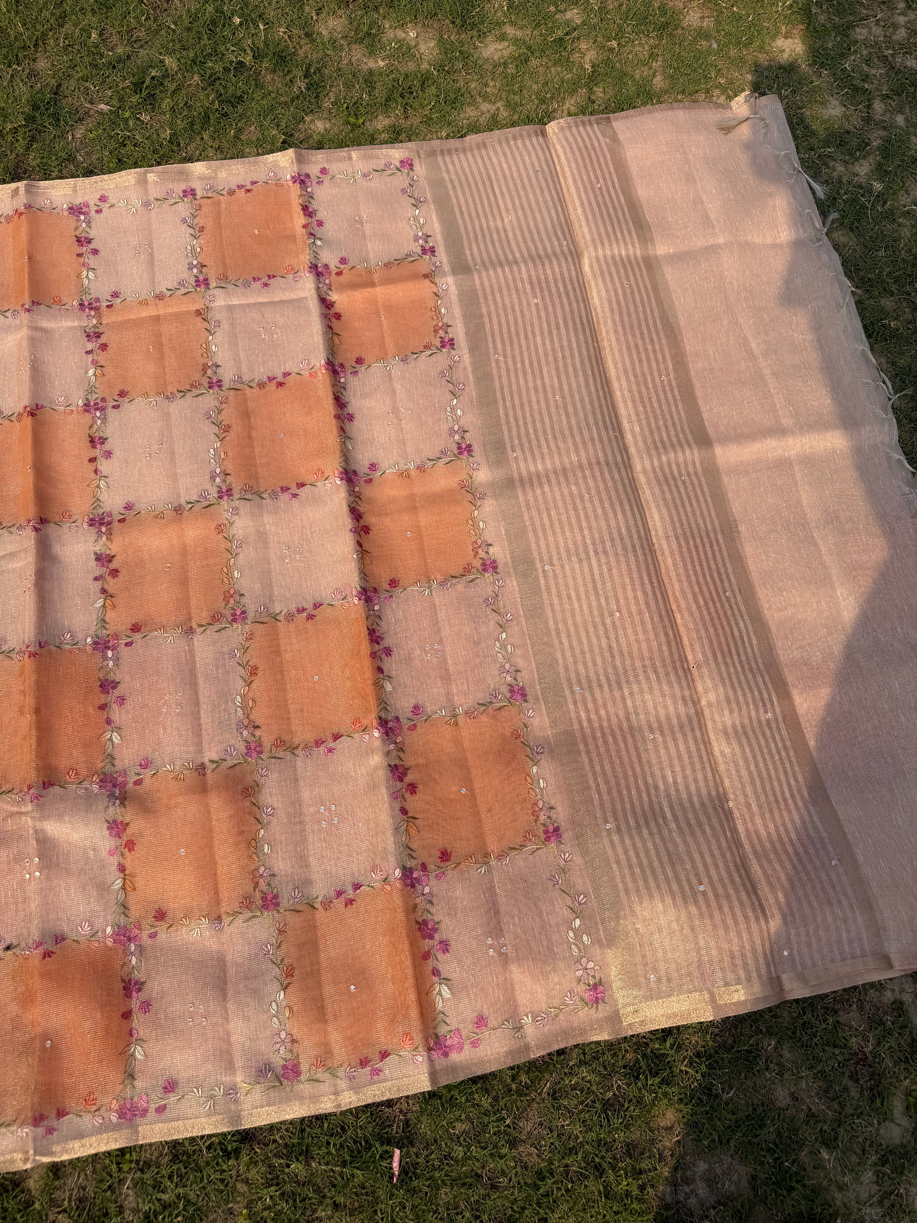 Rangkaat Linen Tissue with Flower
Embroidery - Peach